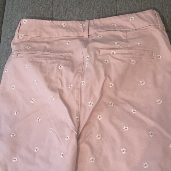 Old navy pixie pants size 8 pink w/daisies embroidered on - Picture 4 of 4